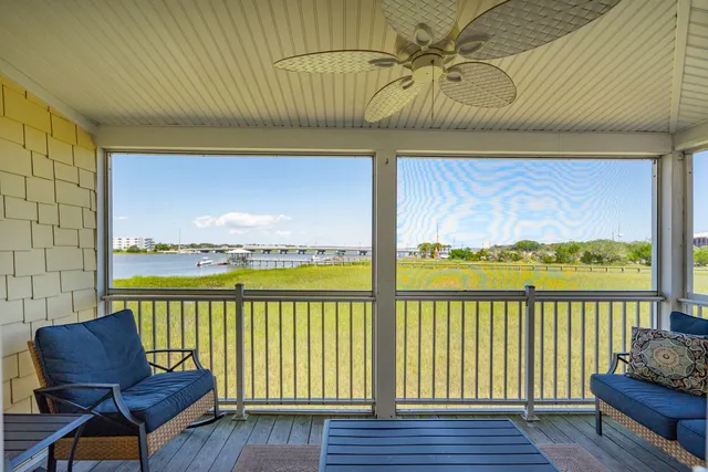 $989,000 | 116 West 2nd Street, Folly Beach, SC 29439