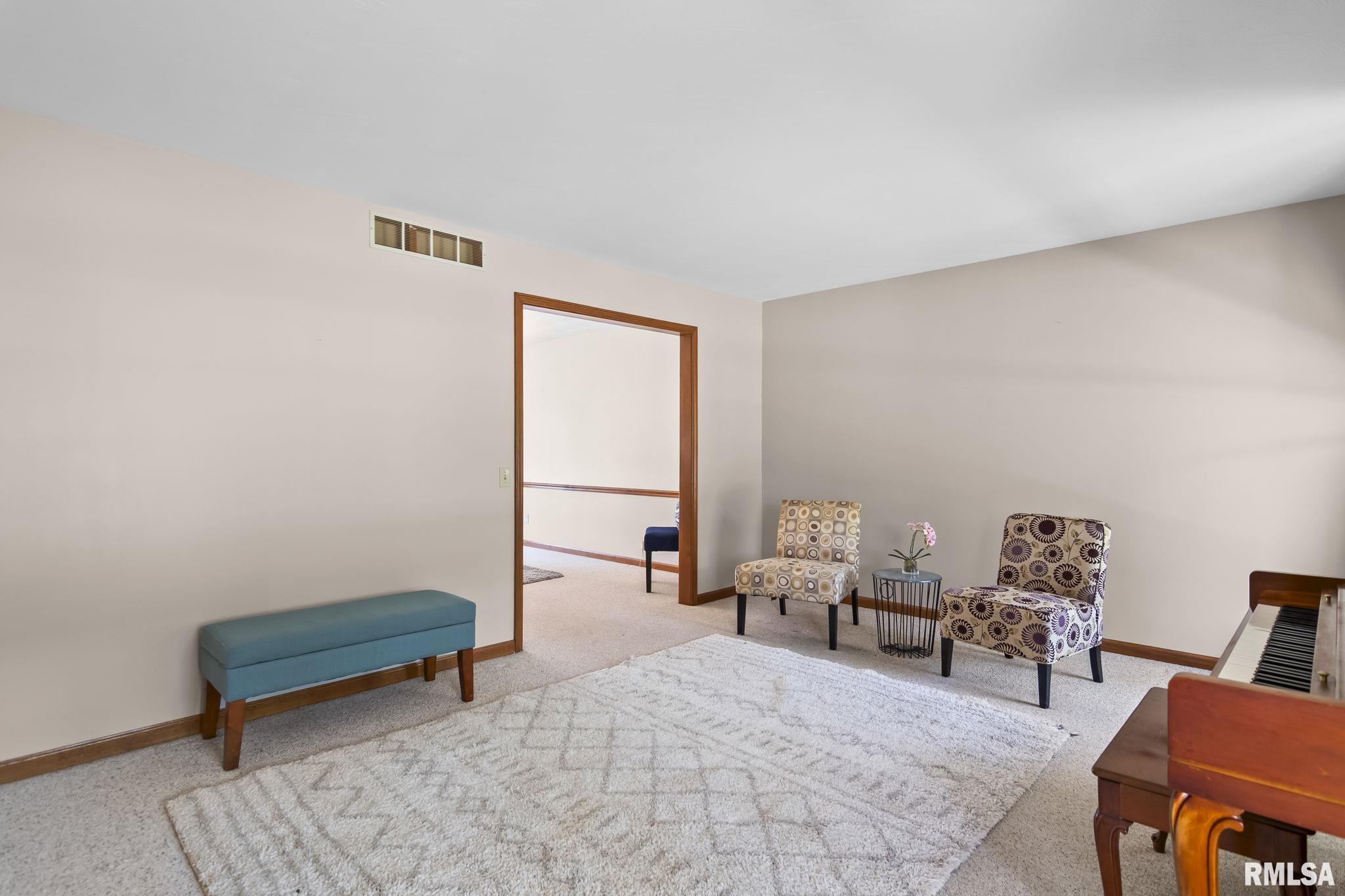 2529 Wydown Avenue Springfield, IL 62704 - Photo 5 of 52