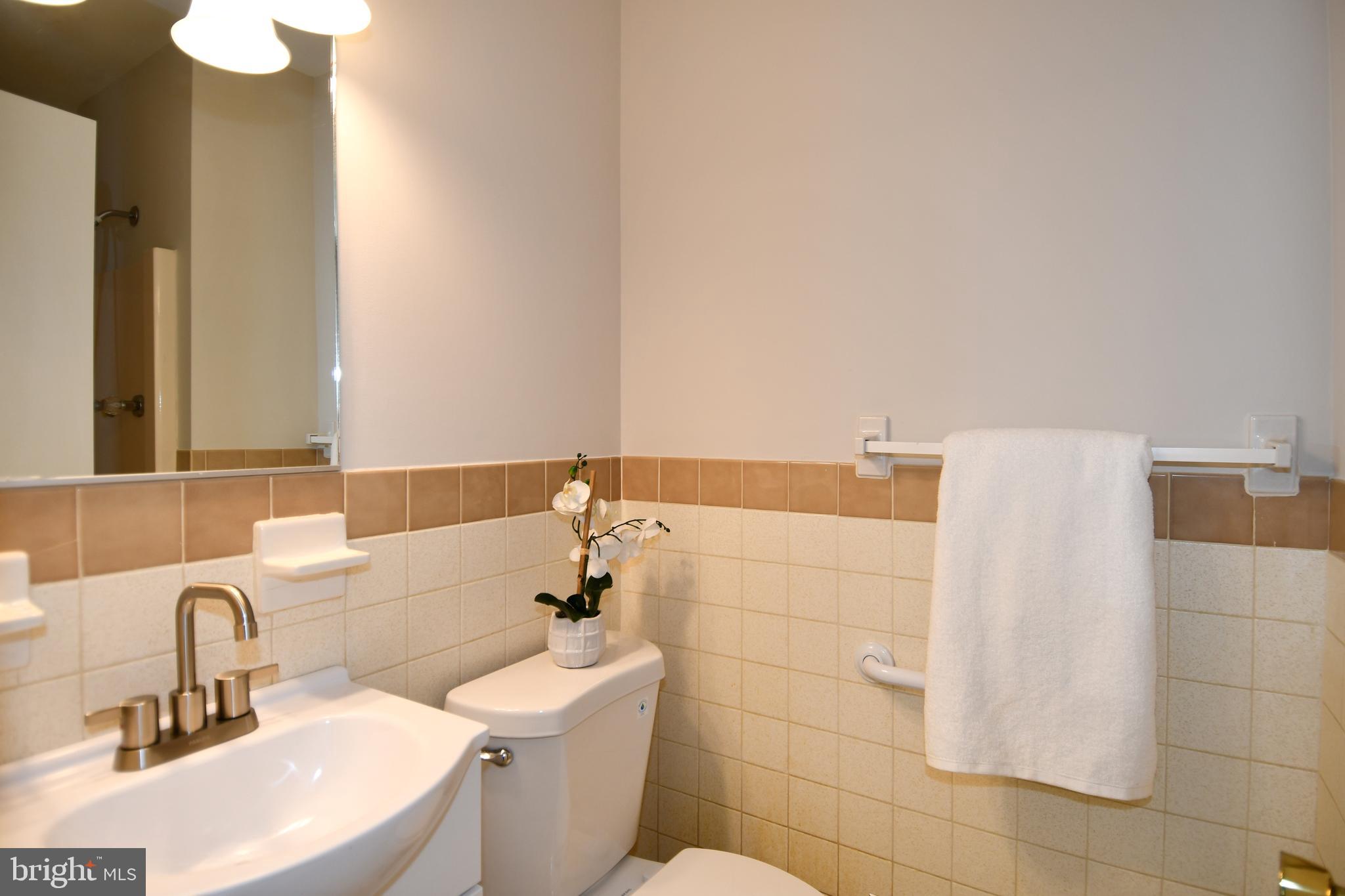 24909 Woodfield School Road Gaithersburg, MD 20882 - Photo 15 of 25 Bathroom