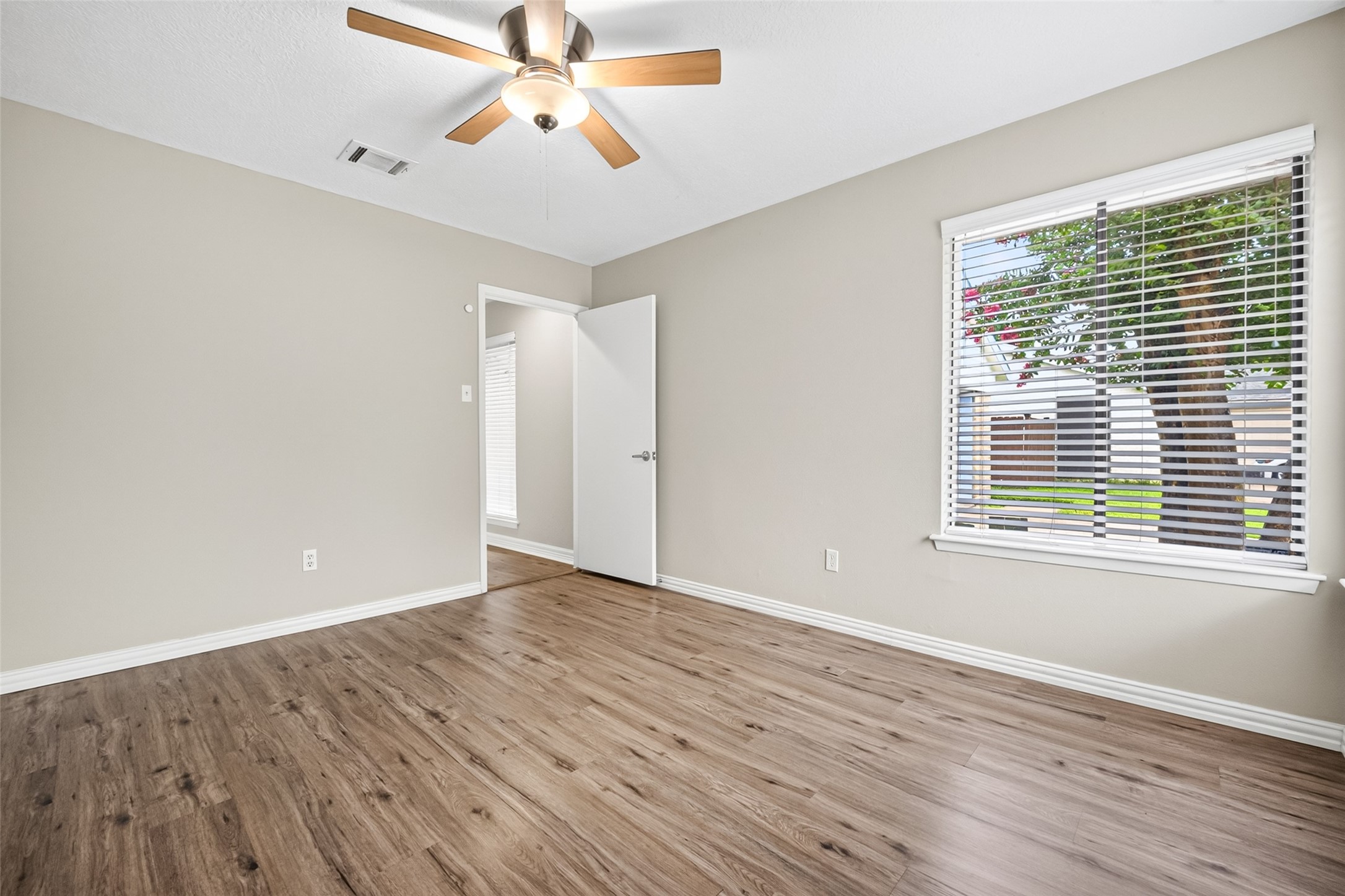 6122 Sanford Road Houston, TX 77096 - Photo 36 of 49