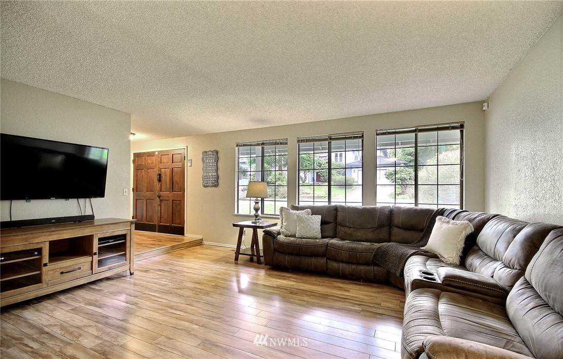 15419 Southeast 167th Place Renton, WA 98058 - Photo 4 of 25 Gallery Image 4
