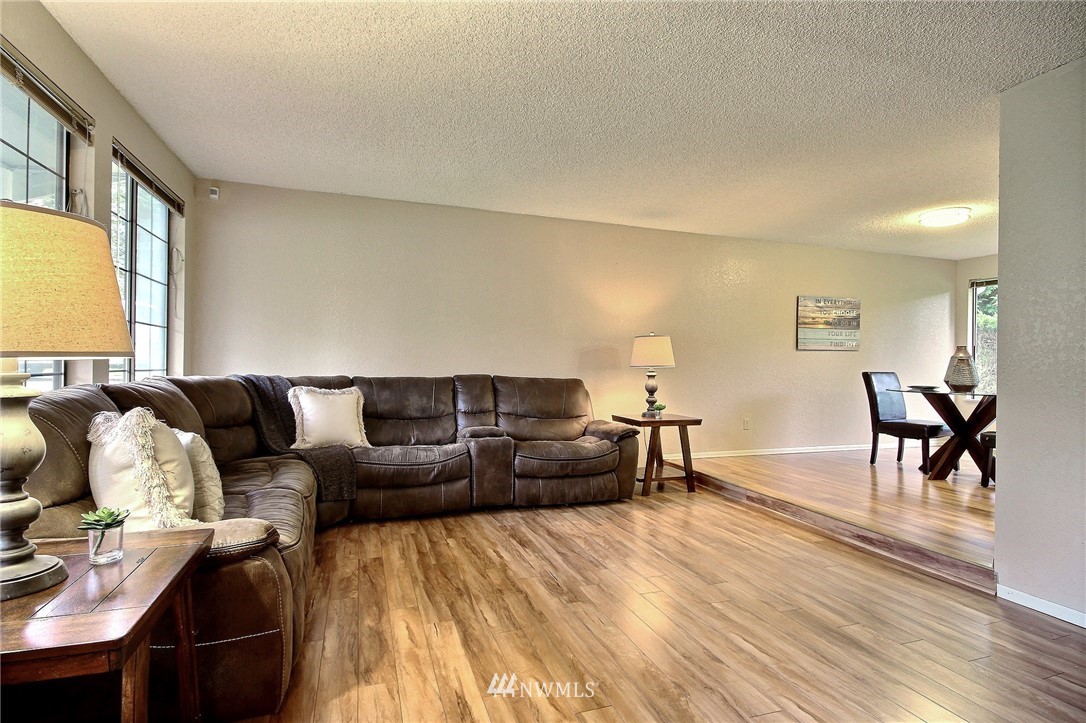 15419 Southeast 167th Place Renton, WA 98058 - Photo 5 of 25 Gallery Image 5