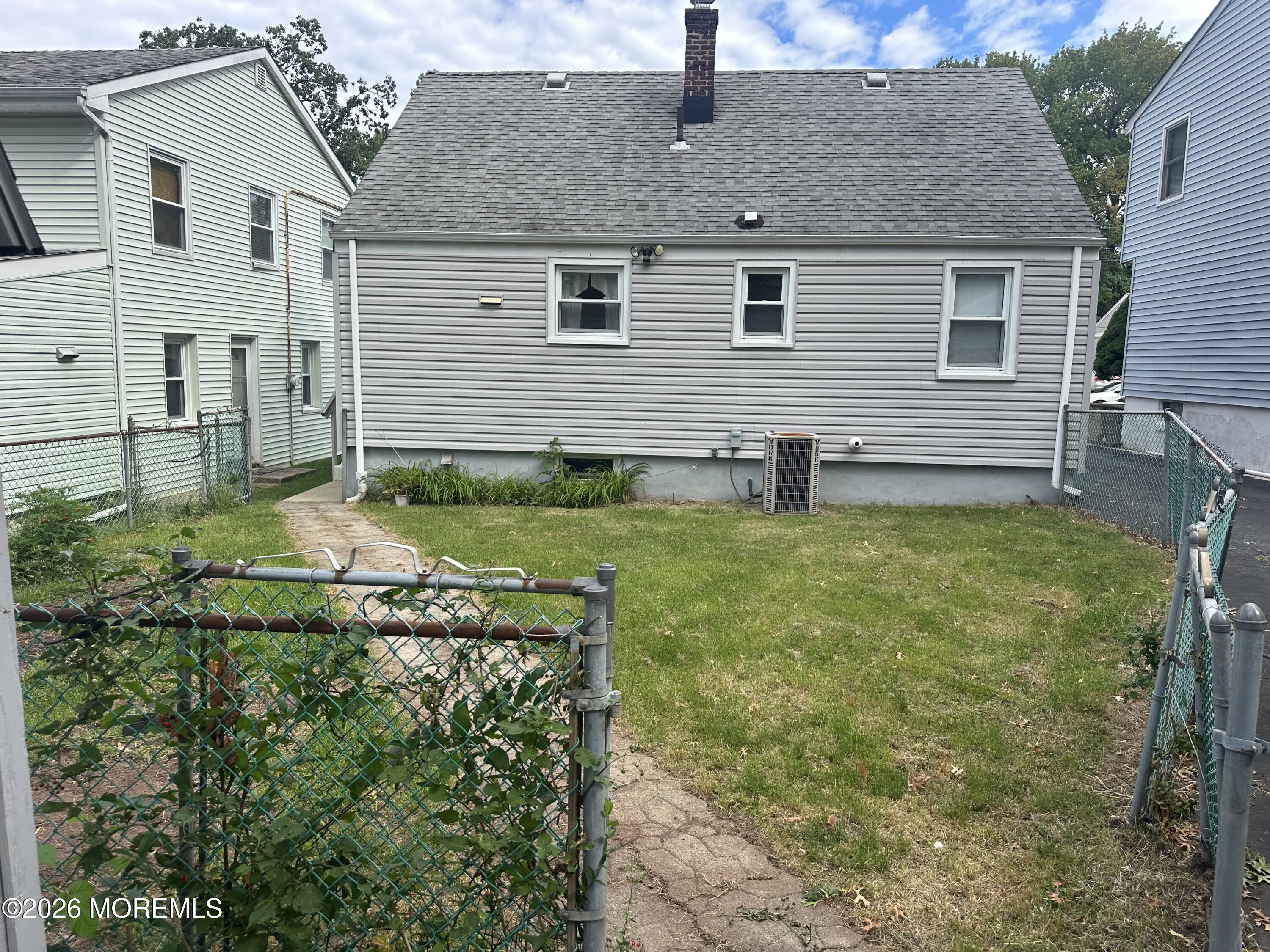 109 Highfield Road Colonia, NJ 07067 - Photo 3 of 11 IMG_5237