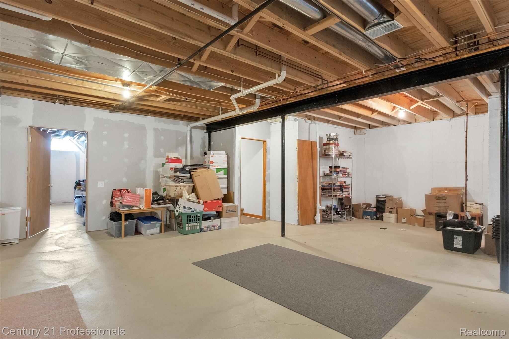 1571 Nadine Rochester, MI 48307 - Photo 41 of 50 43-1571-Nadine-WindowStill-Real-Estate-Photography-44.jpg