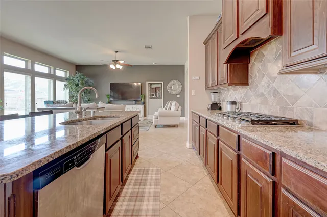 $3,200 | 3007 Tamara Creek Lane, Pearland, TX 77584