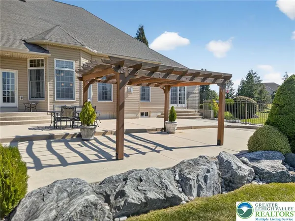 $1,325,000 | 5820 Harvest Place, Schnecksville, PA 18078
