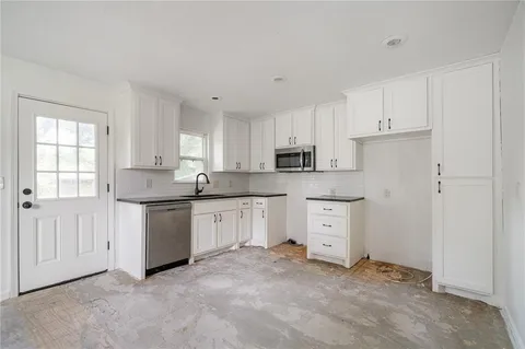 $219,900 | 9302 West 83rd Street, Overland Park, KS 66204