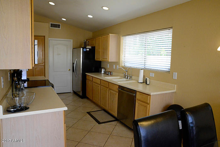 2270 East Willow Wick Road Gilbert, AZ 85296 - Photo 4 of 25 4