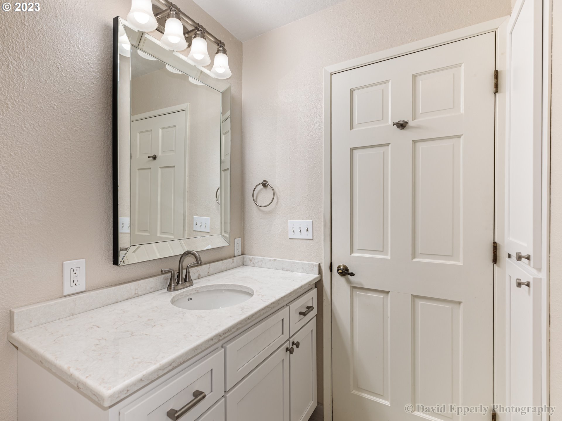 32779 Northwest Ridge Drive Scappoose, OR 97056 - Photo 13 of 32 Bathroom