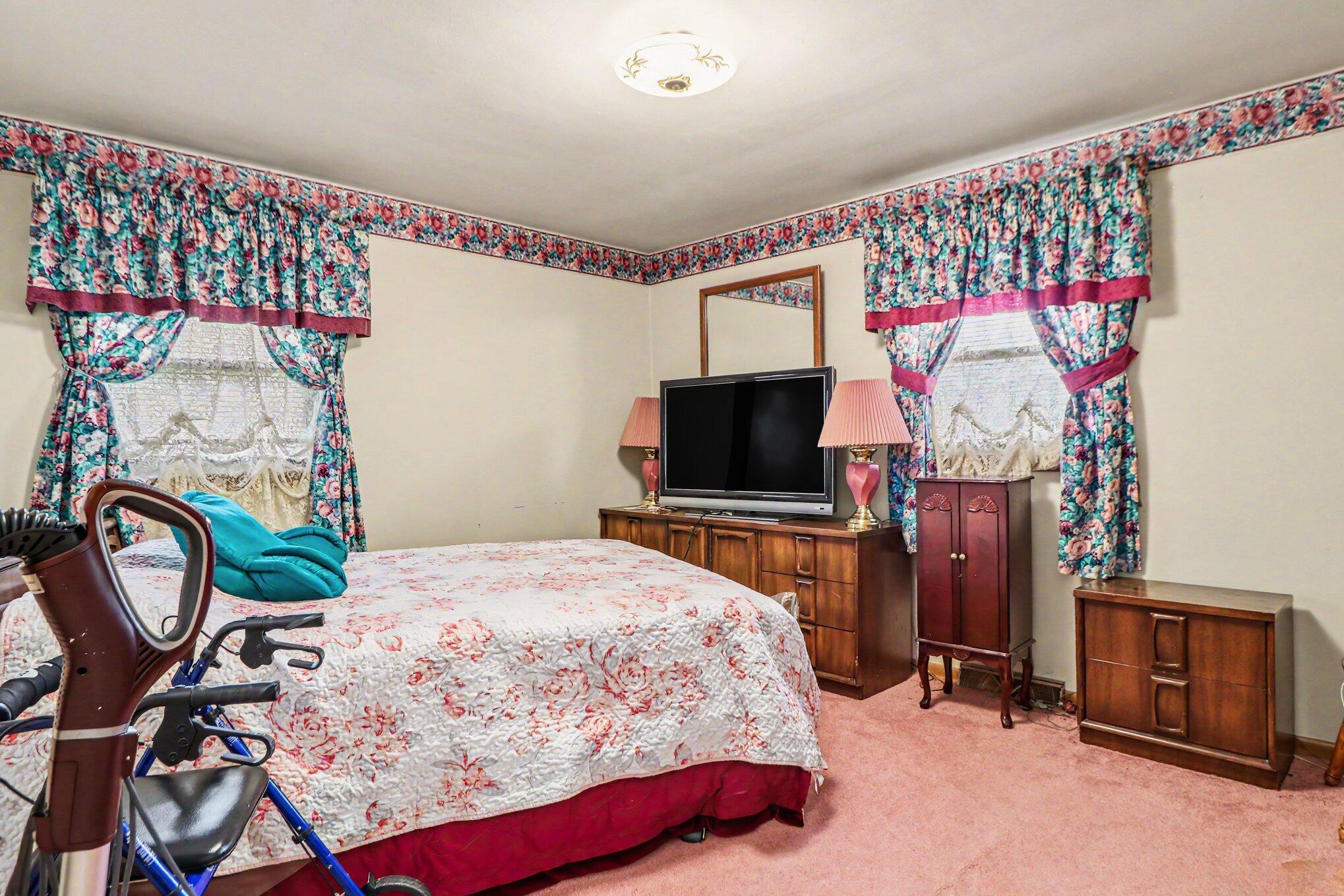 305 West 35th Avenue Griffith, IN 46319 - Photo 13 of 20 2038x1359