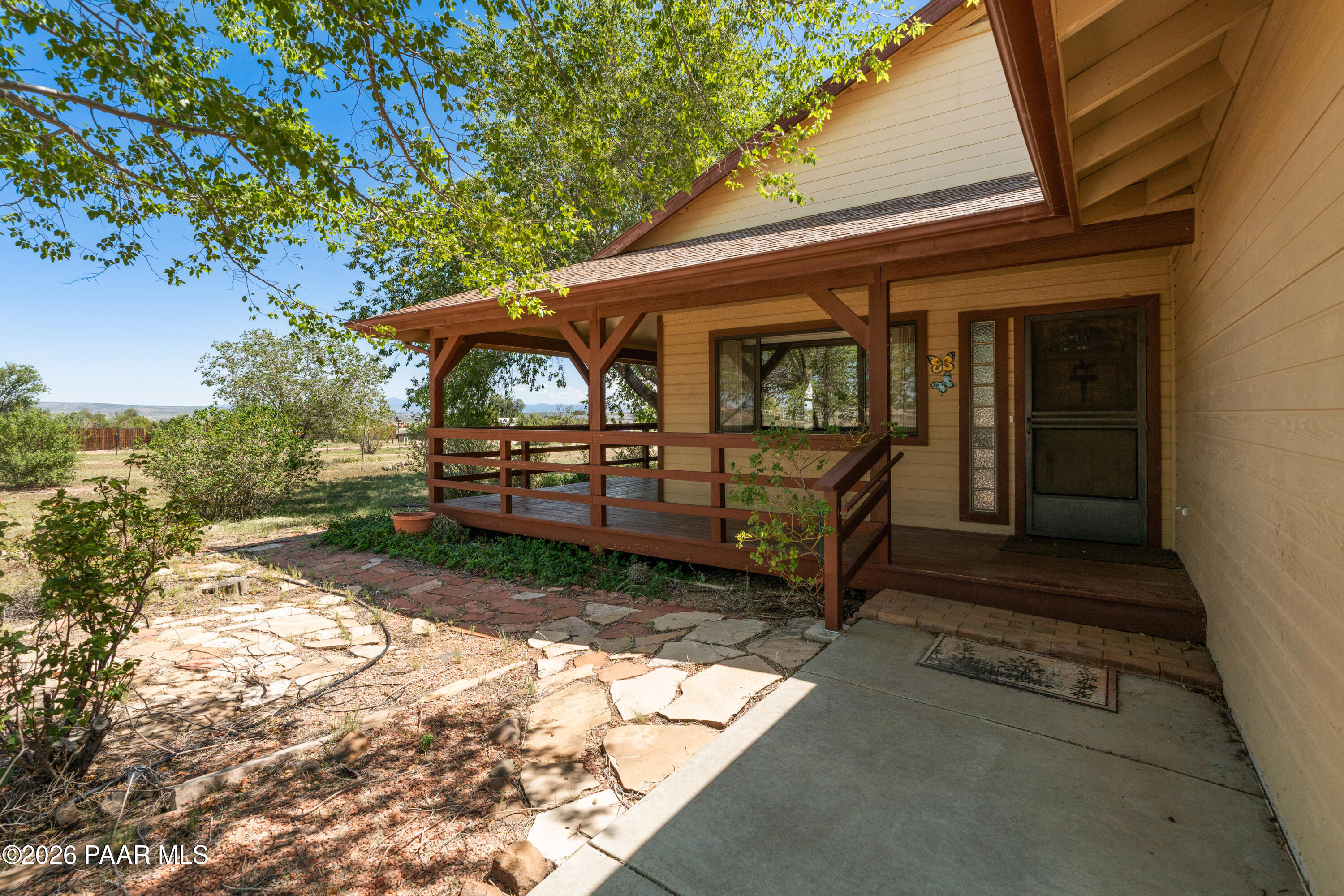 1525 Shadow Ridge Road Paulden, AZ 86334 - Photo 2 of 32 04-Front Walkway