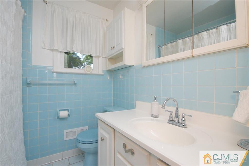 54 South Pennington Road New Brunswick, NJ 08901 - Photo 3 of 25 Gallery Image 3
