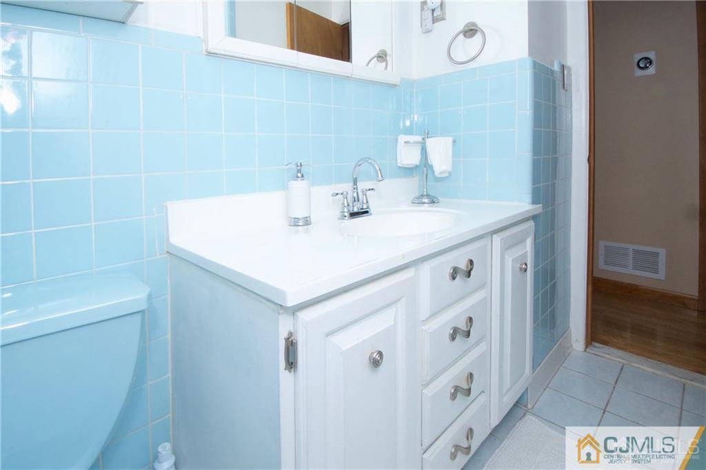 54 South Pennington Road New Brunswick, NJ 08901 - Photo 4 of 25 Gallery Image 4