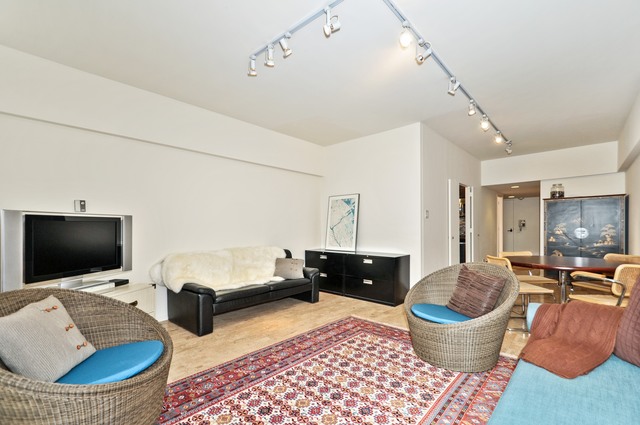 175 East Delaware Place, Unit 4619 Chicago, IL 60611 - Photo 4 of 10 a living room with furniture and a flat screen tv