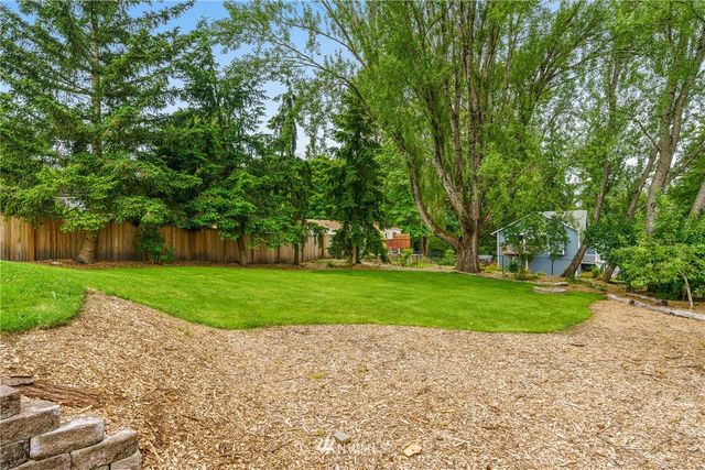a view of a park and trees in the background