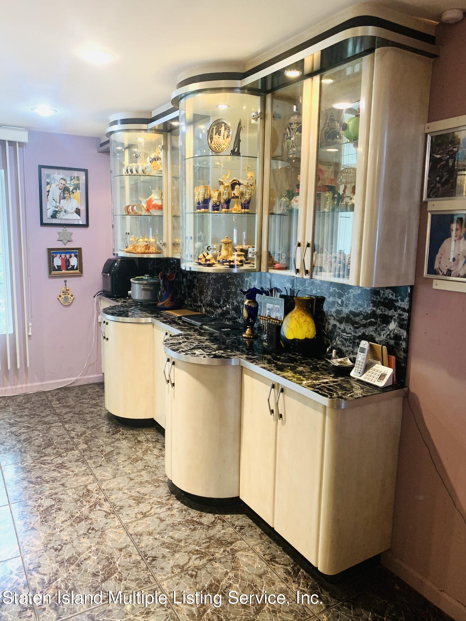 415 Timber Ridge Drive Staten Island, NY 10306 - Photo 6 of 31 IMG_E6992