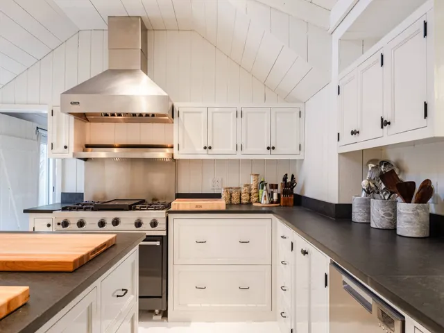 $4,500,000 | 51 Buell Lane, East Hampton, NY 11937