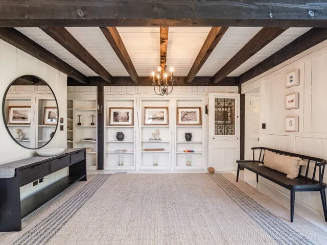 $4,500,000 | 51 Buell Lane, East Hampton, NY 11937