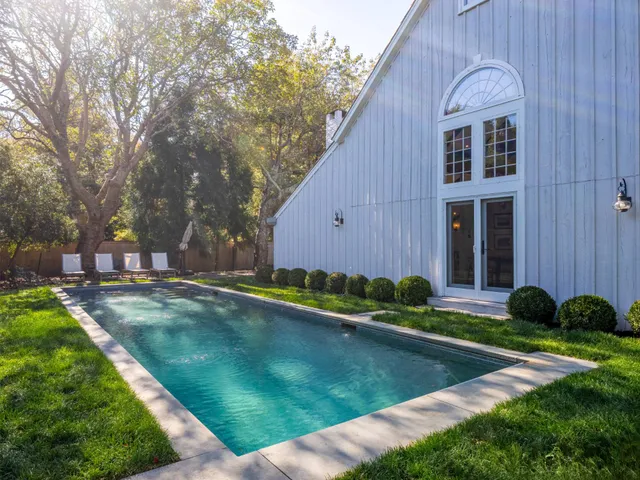 $4,500,000 | 51 Buell Lane, East Hampton, NY 11937