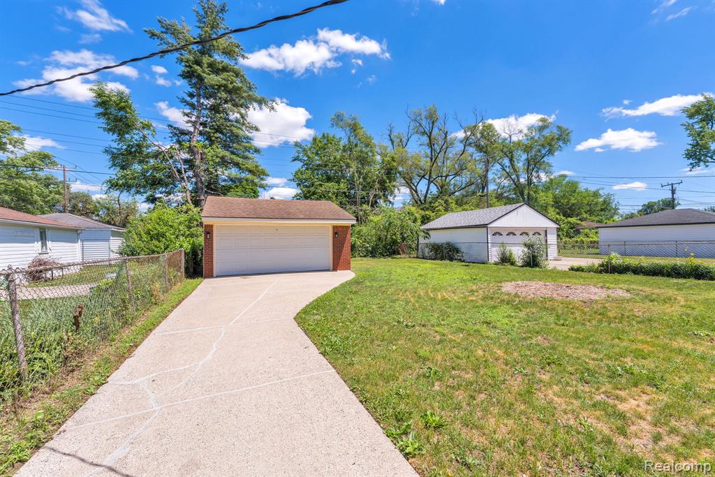 20300 Burt Road Detroit, MI 48219 - Photo 6 of 32