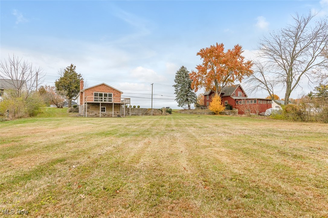 43800 Middle Ridge Road Lorain, OH 44053 - Photo 29 of 31 View of grassy yard