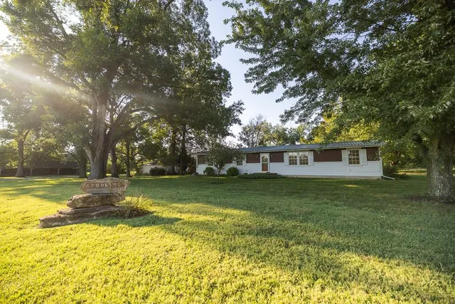 $1,058,600 | 3497 Southwest County Road 1067, Butler, MO 64730