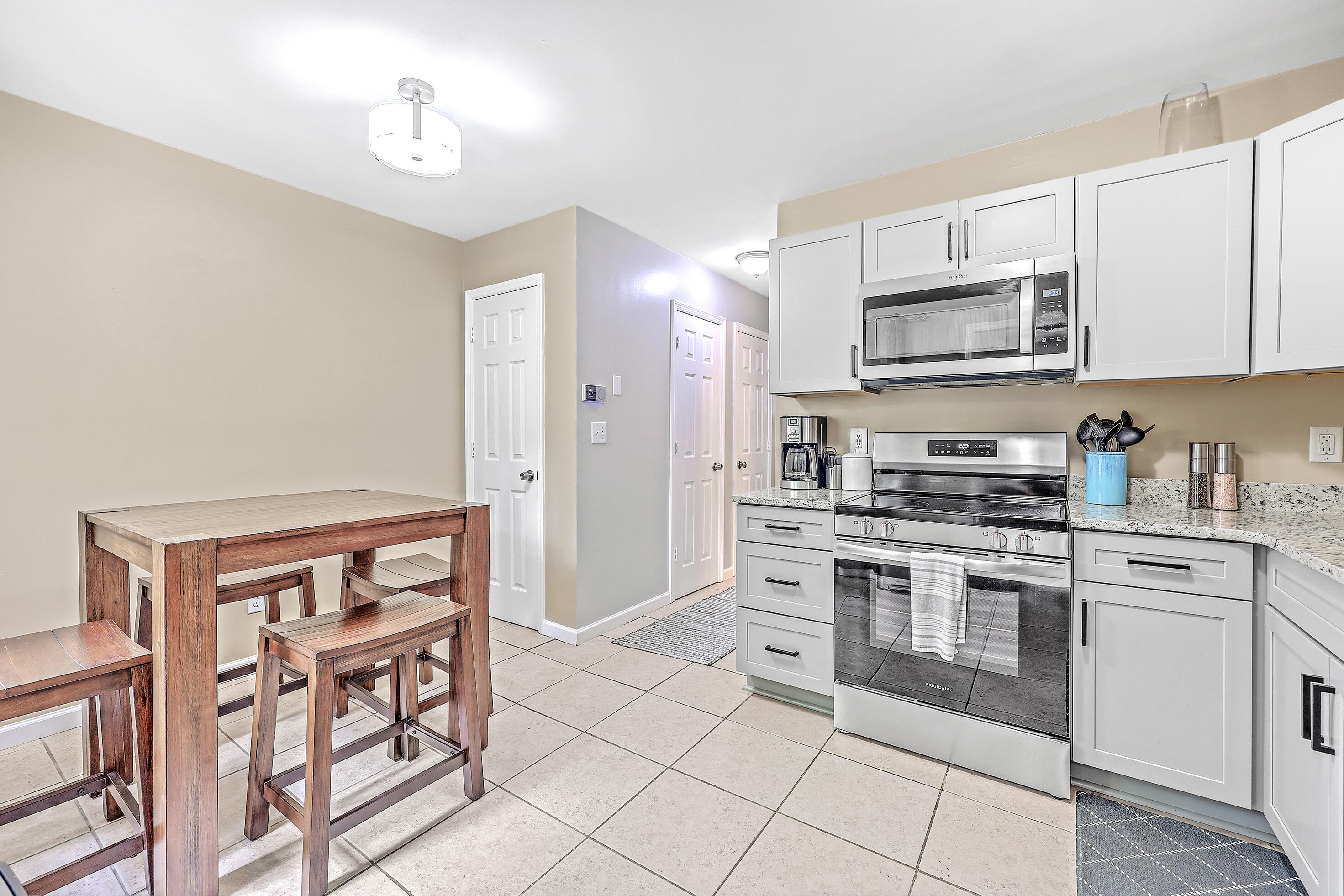 292 Fleming Road, Unit B Charleston, SC 29412 - Photo 12 of 26 ZYN_1041_2_3_4_5_6_7