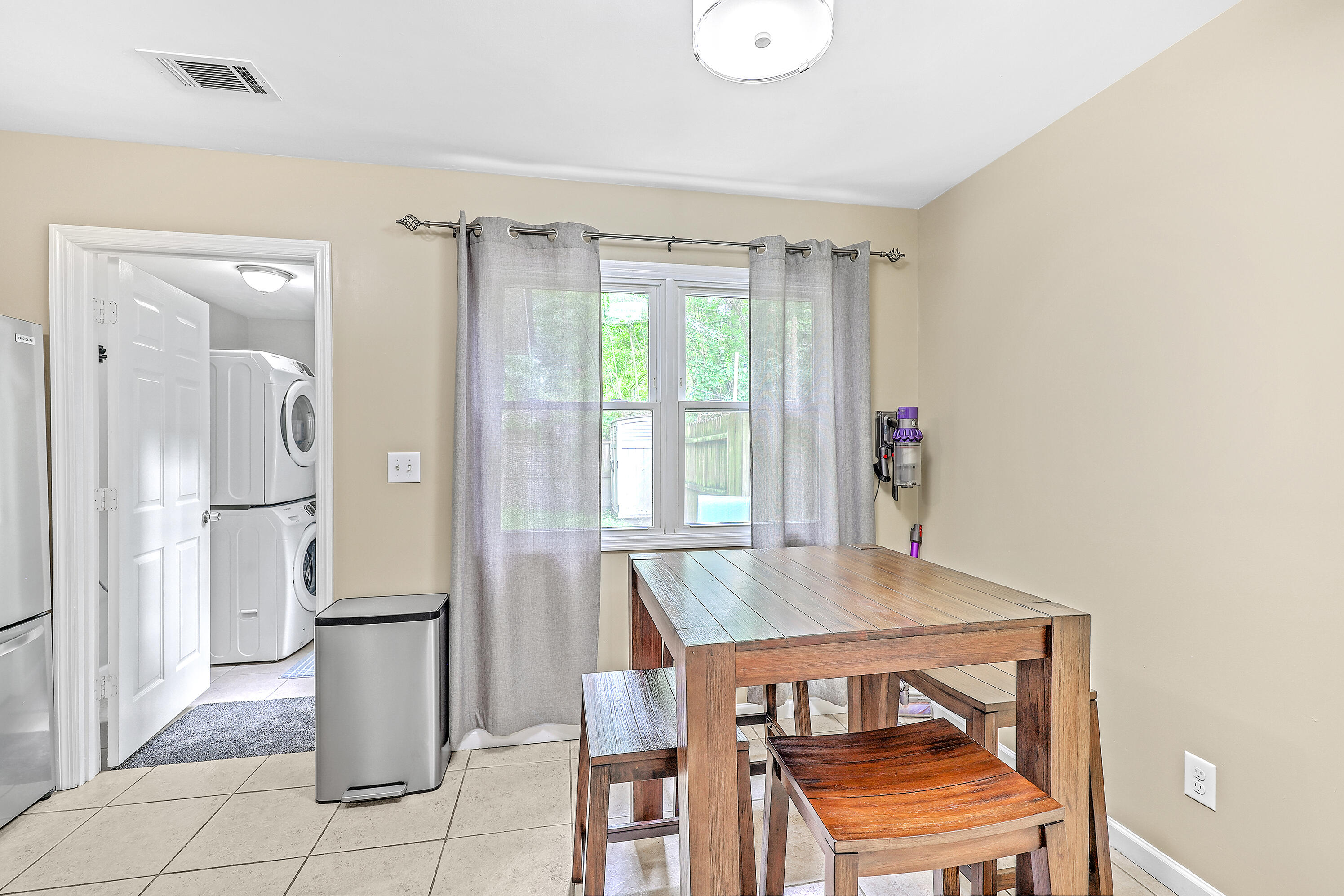 292 Fleming Road, Unit B Charleston, SC 29412 - Photo 8 of 26 ZYN_1013_4_5_6_7_8_9