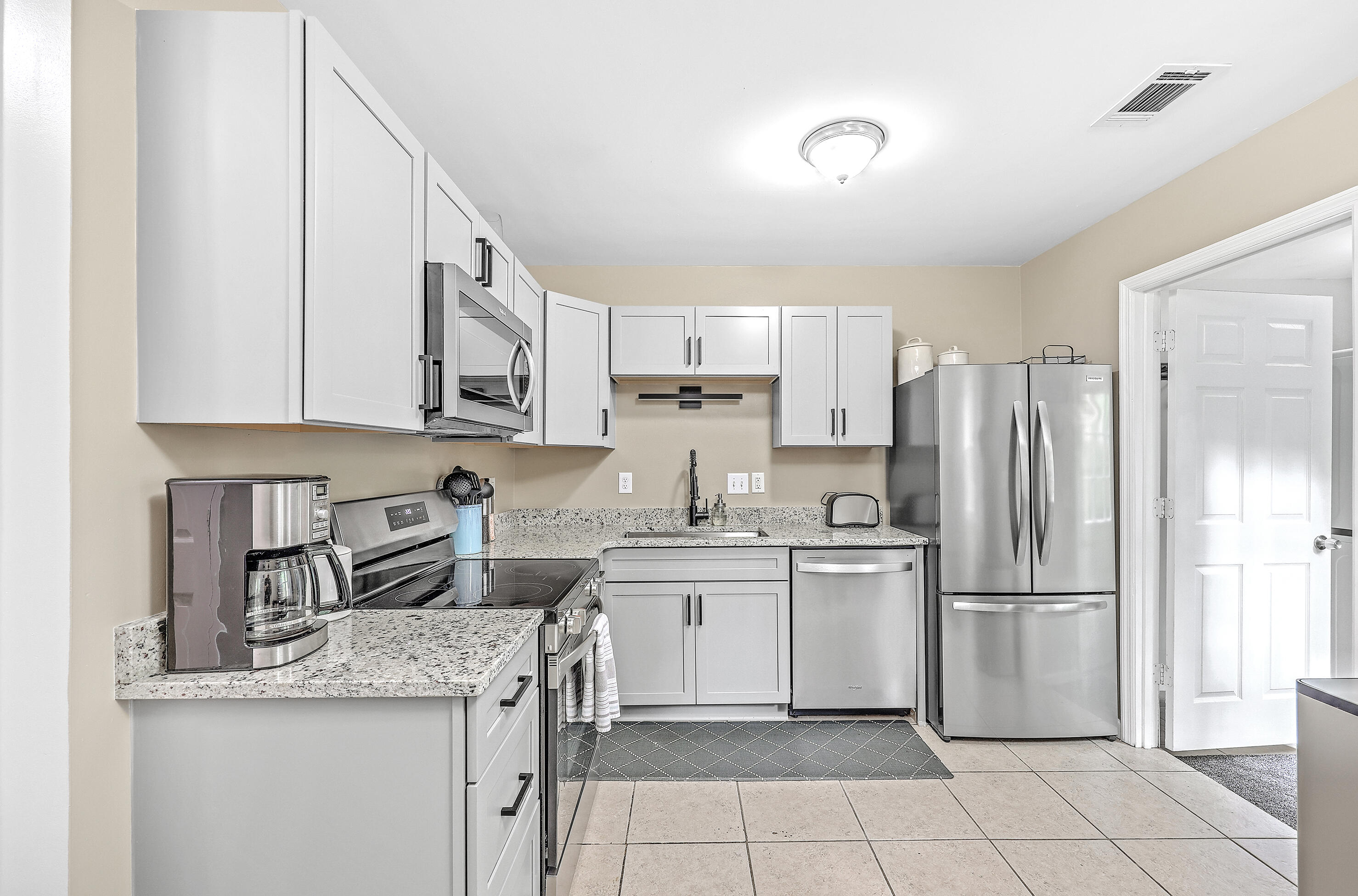 292 Fleming Road, Unit B Charleston, SC 29412 - Photo 9 of 26 ZYN_1020_1_2_3_4_5_6