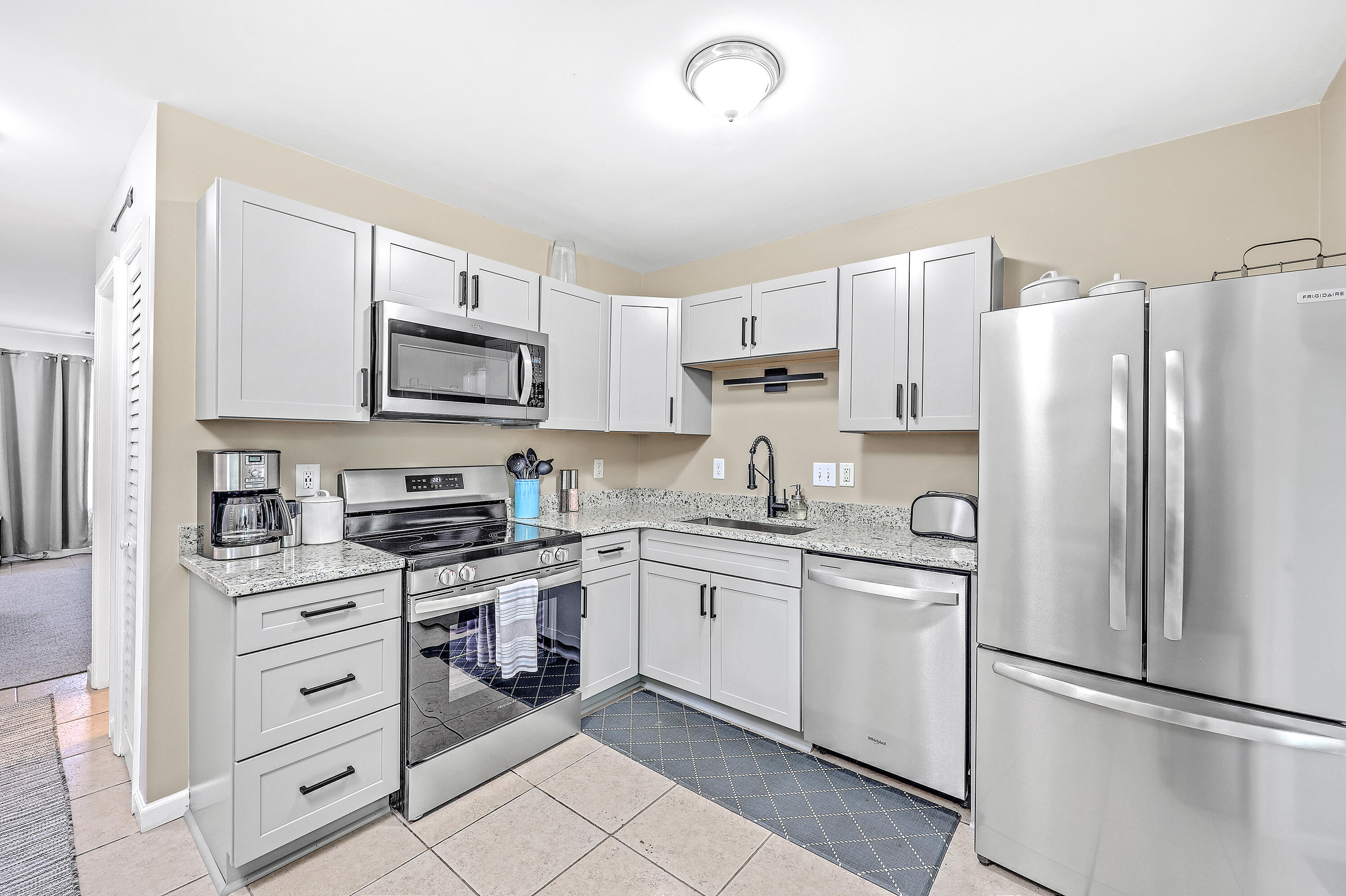 292 Fleming Road, Unit B Charleston, SC 29412 - Photo 10 of 26 ZYN_1027_28_29_30_31_32_33