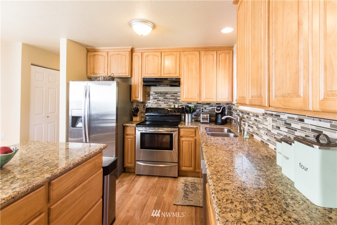 1729 225th Street Southeast Bothell, WA 98021 - Photo 4 of 19
