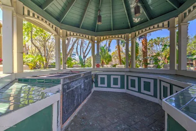 a view of an outdoor space