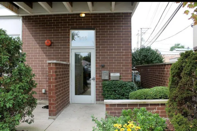 $2,100 | 915 South Oak Park Avenue, Unit 2B, Oak Park, IL 60304