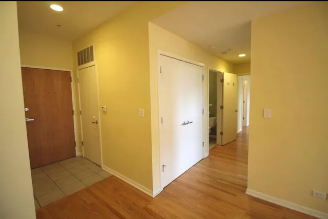 $2,100 | 915 South Oak Park Avenue, Unit 2B, Oak Park, IL 60304