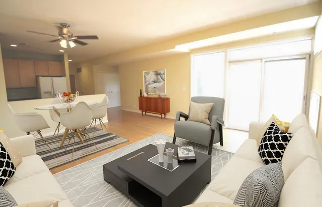 $2,100 | 915 South Oak Park Avenue, Unit 2B, Oak Park, IL 60304