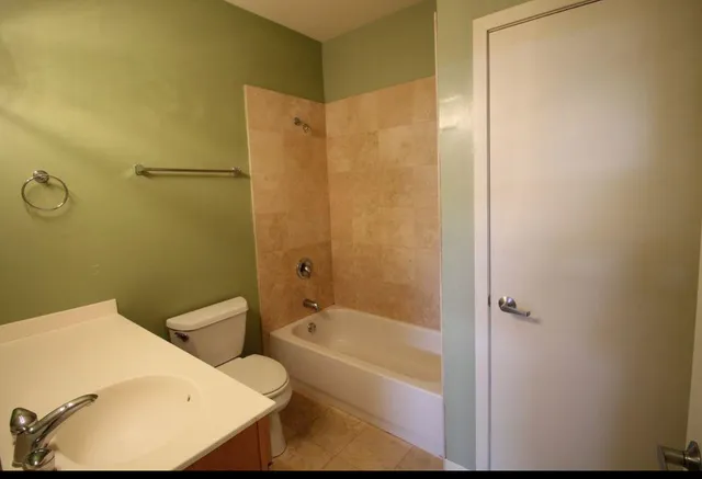 $2,100 | 915 South Oak Park Avenue, Unit 2B, Oak Park, IL 60304