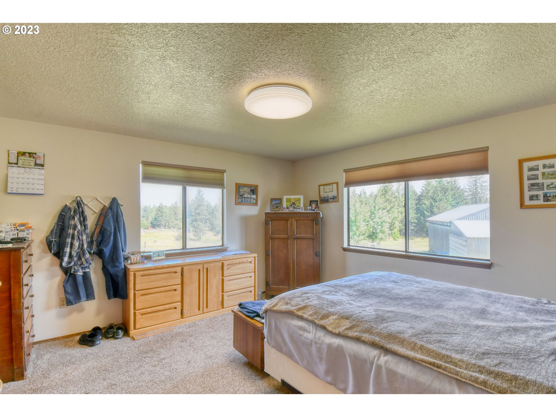 49414 County 1028 Road Pendleton, OR 97801 - Photo 26 of 48 a bed room with a bed and a window