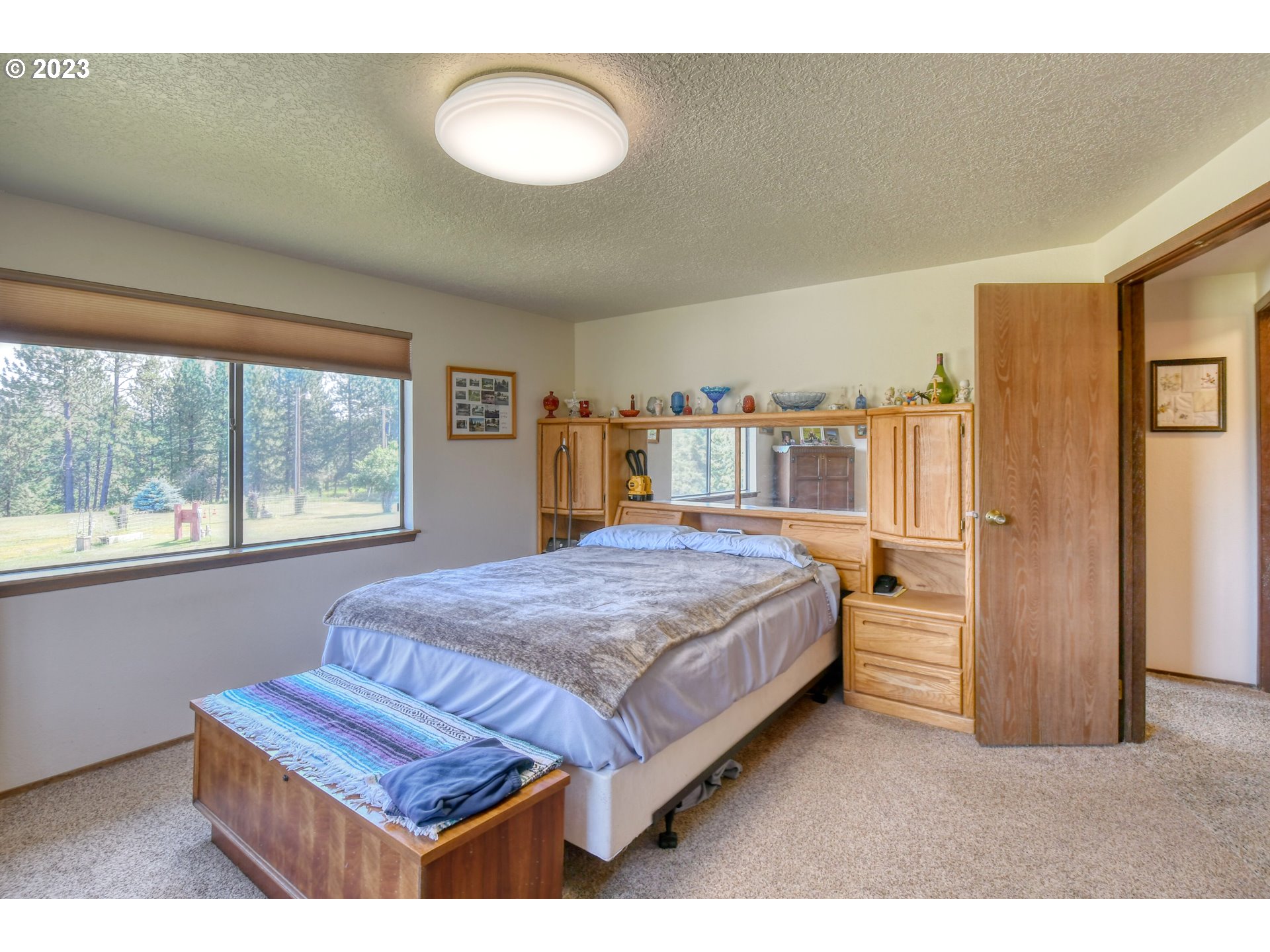 49414 County 1028 Road Pendleton, OR 97801 - Photo 27 of 48 a bedroom with a bed and a large window