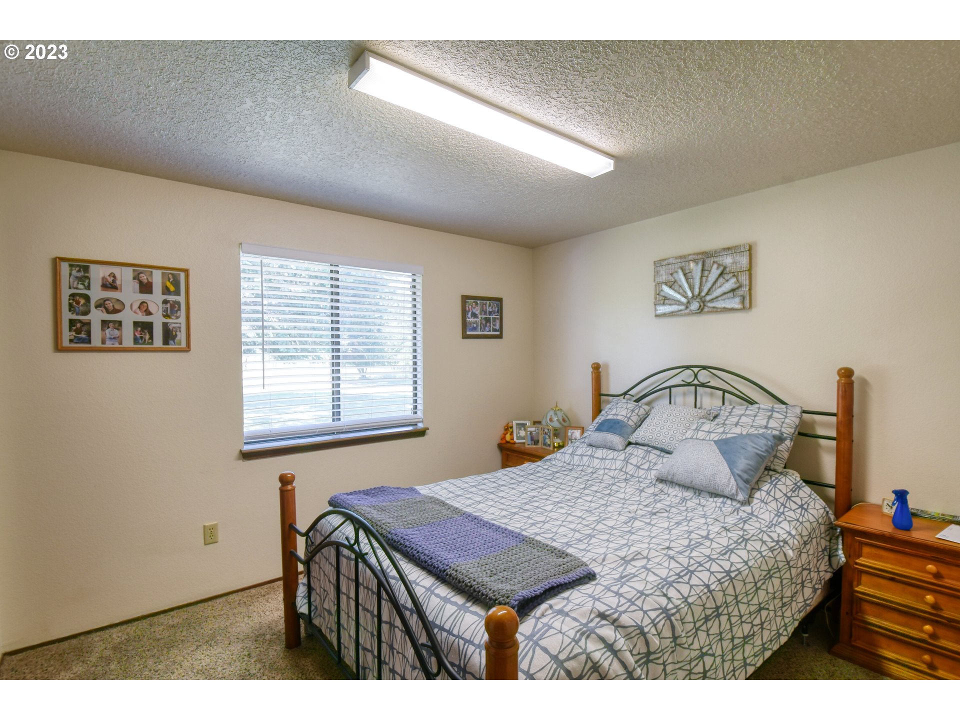 49414 County 1028 Road Pendleton, OR 97801 - Photo 30 of 48 a bedroom with a bed and a window