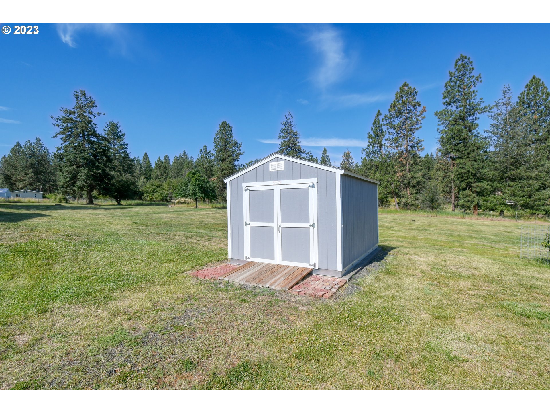 49414 County 1028 Road Pendleton, OR 97801 - Photo 42 of 48 a front view of a house with a yard