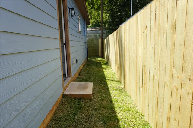 $1,450 | 9761 Black Gum, Willis, TX 77318