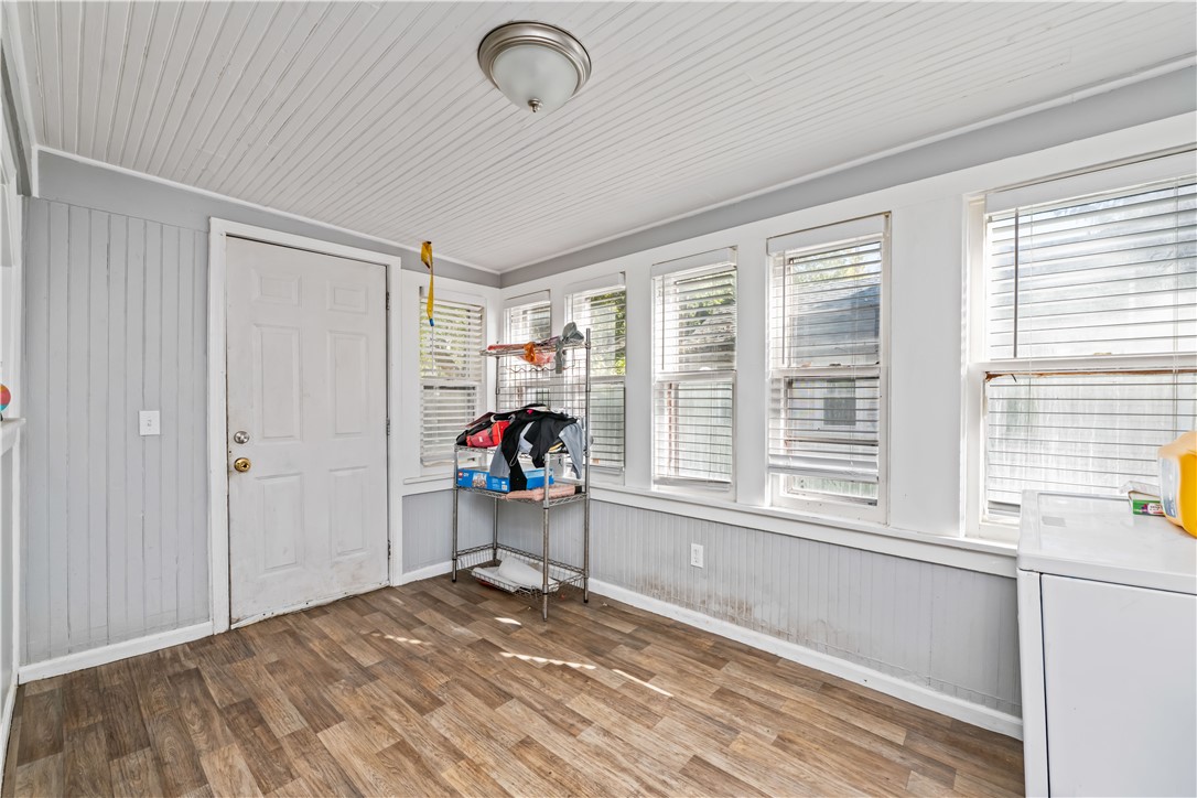 574 Maple Street Rochester, NY 14611 - Photo 5 of 25