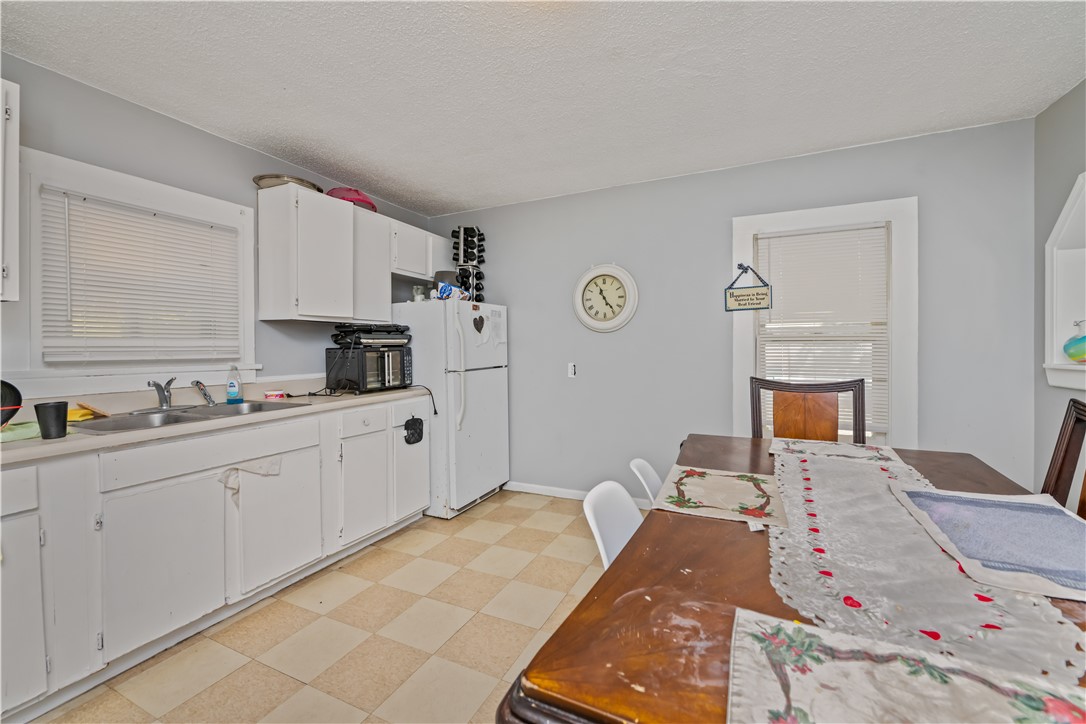 574 Maple Street Rochester, NY 14611 - Photo 6 of 25