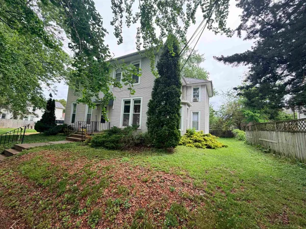 $124,500 | 211 North Grove Avenue, Freeport, IL 61032