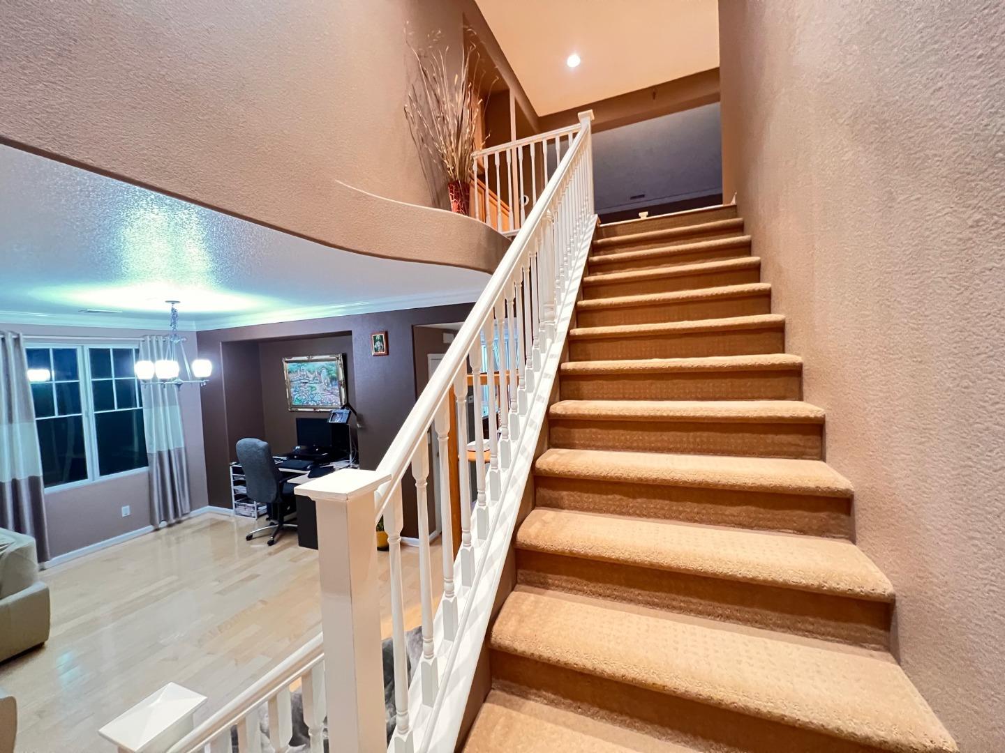 484 Presidio Place Tracy, CA 95377 - Photo 22 of 40 a view of entryway