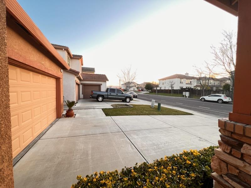 484 Presidio Place Tracy, CA 95377 - Photo 4 of 40 a view of outdoor space with seating area