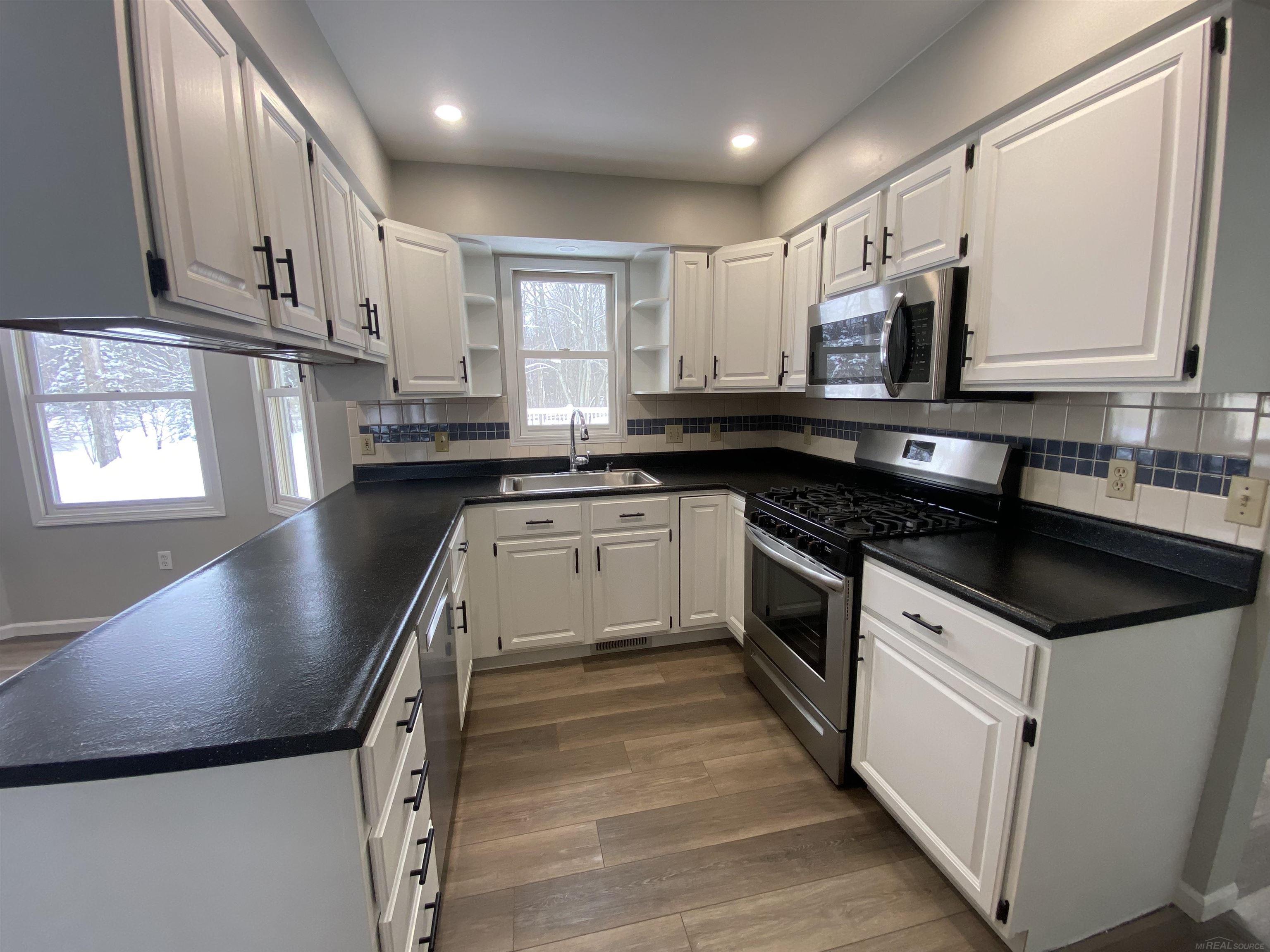 7207 Hackett Road Freeland, MI 48623 - Photo 14 of 25