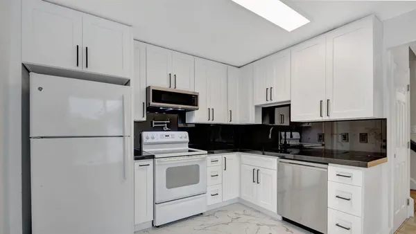 $2,500 | 3883 Island Club Circle West, Lake Worth, FL 33462