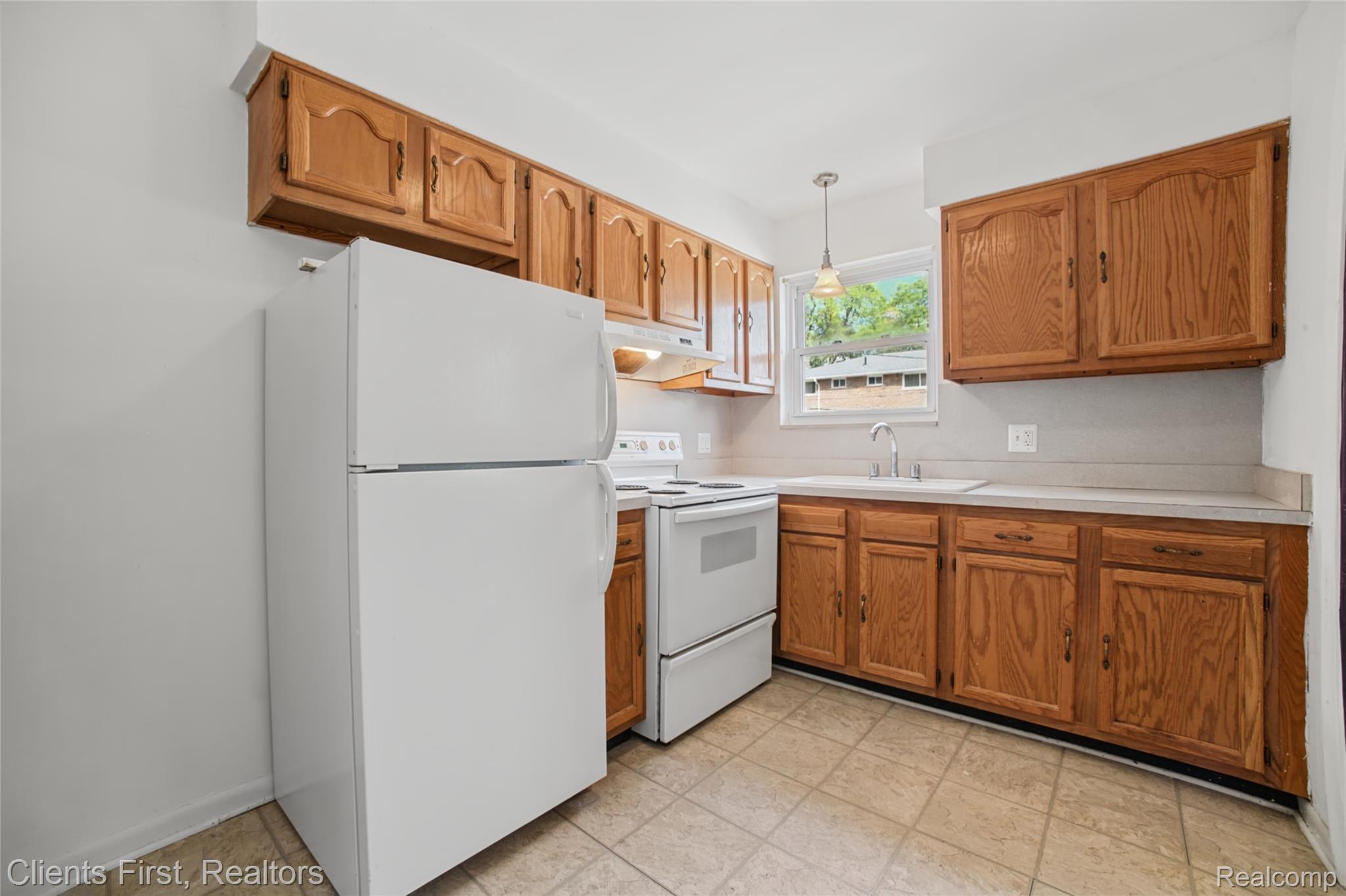 11274 Middlebelt Road Livonia, MI 48150 - Photo 4 of 25 8.jpg