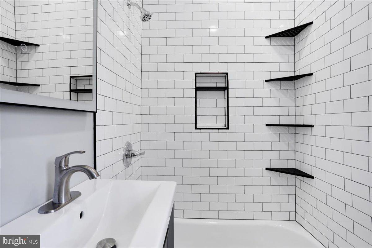 553 Wunder Street, Unit 2 Reading, PA 19602 - Photo 15 of 20 a bathroom with a sink and a shower